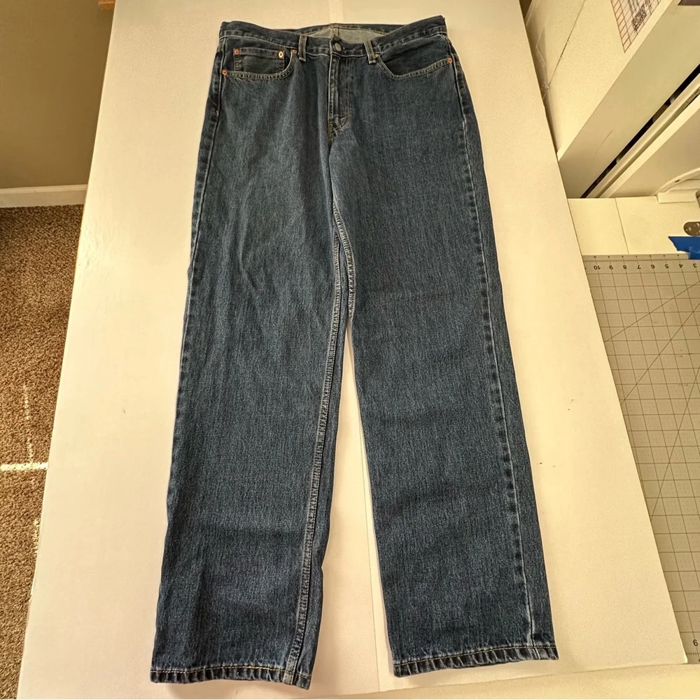 Levi’s men’s size 36/34 550‎ dark wash straight leg denim jeans